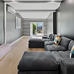 Stylishly Renovated 5-Bedroom Home In Ac - Perfect For Groups And Families